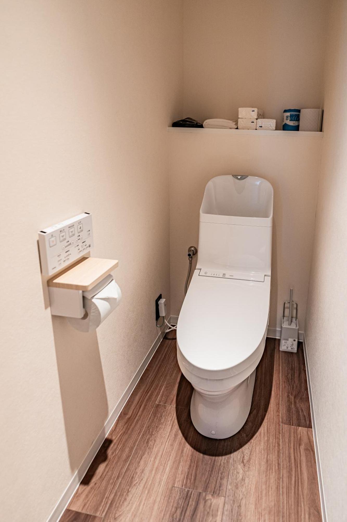 11 Shinsaibashi Amemura Guest house Osaka