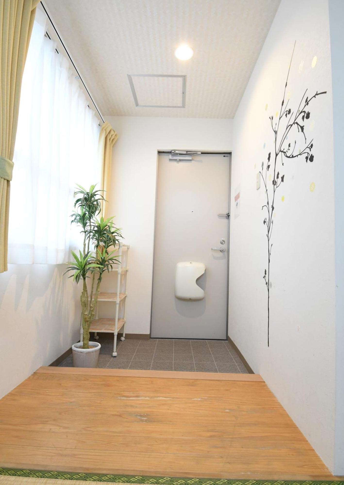 Shinsaibashi East Apartment *
