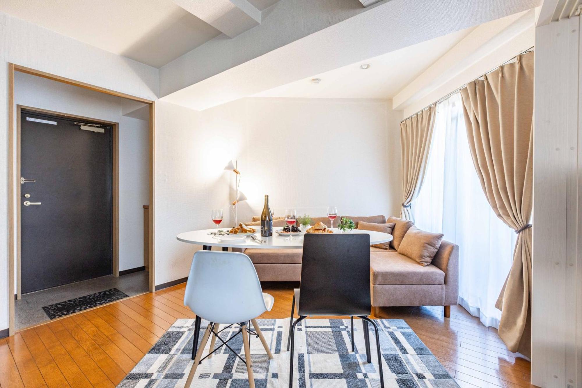 Apartment Racine難波 *