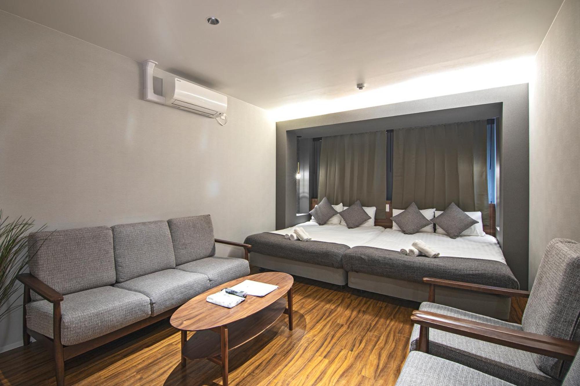 Apartment Home新町: Stylish New Near Shinsaibashi Osaka