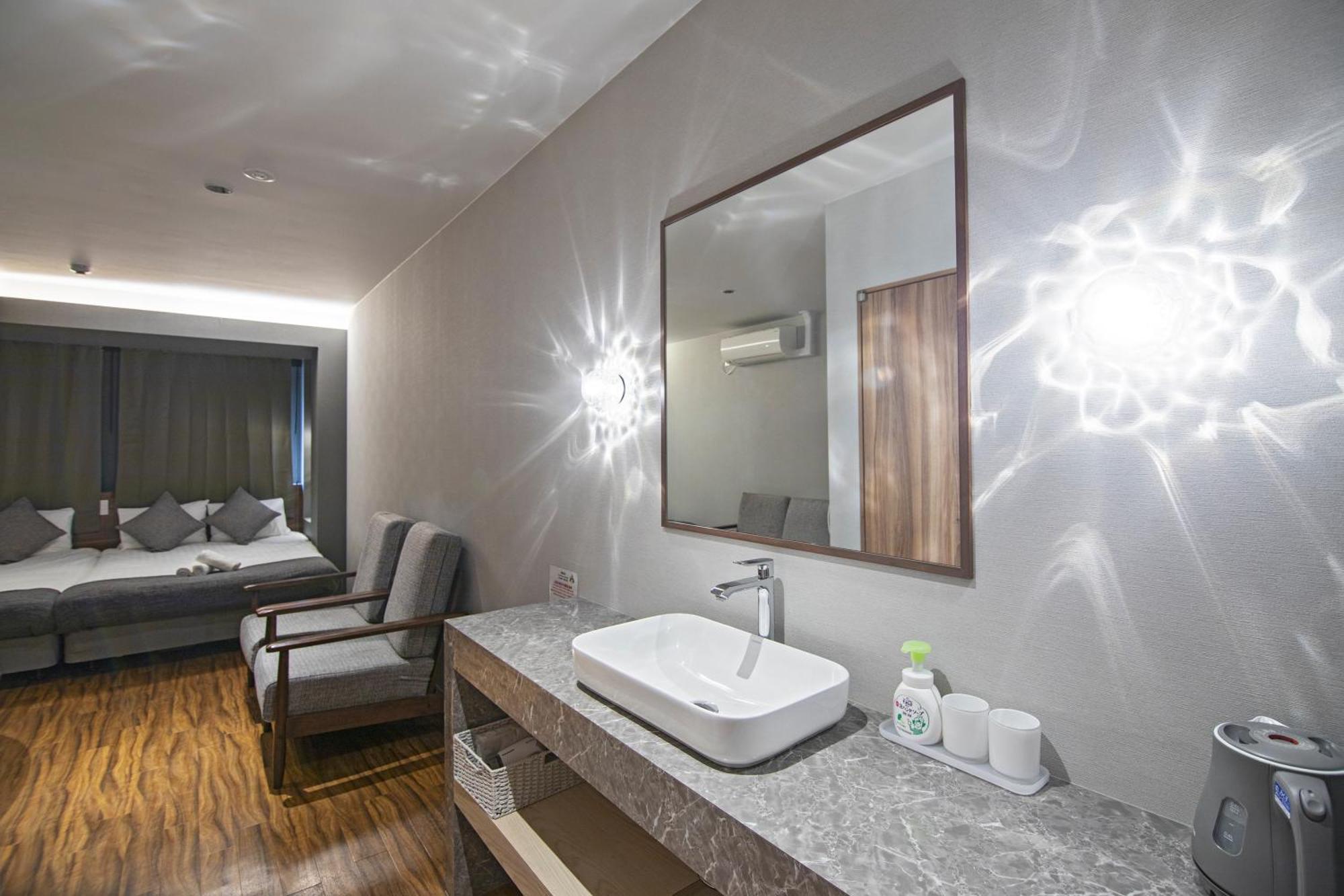 Home新町: Stylish New Near Shinsaibashi *