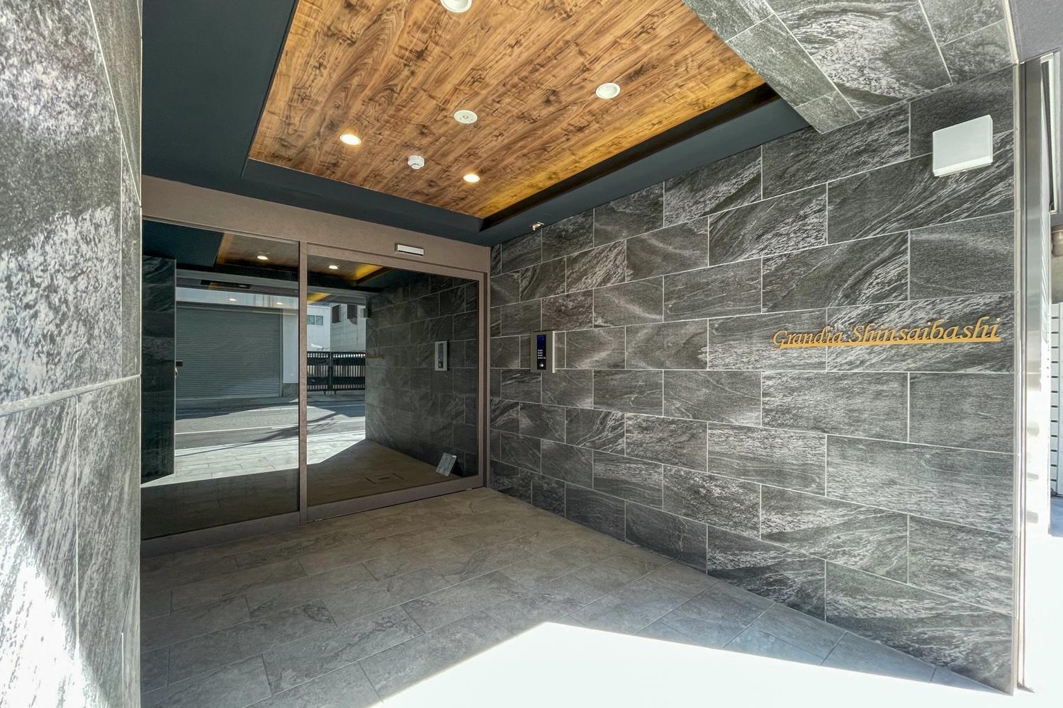 Apartment Grandia Shinsaibashi *
