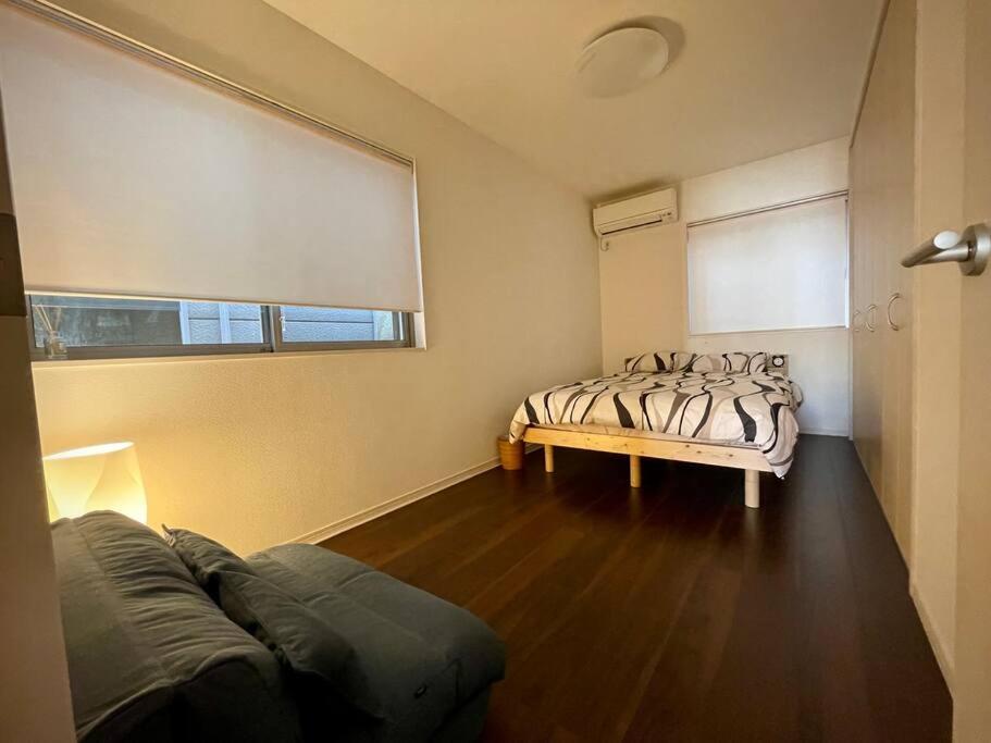 Apartment 影 The Shadow 新築二階建て一軒家広いベッドルーム2つに ふかふかベッド３つ！