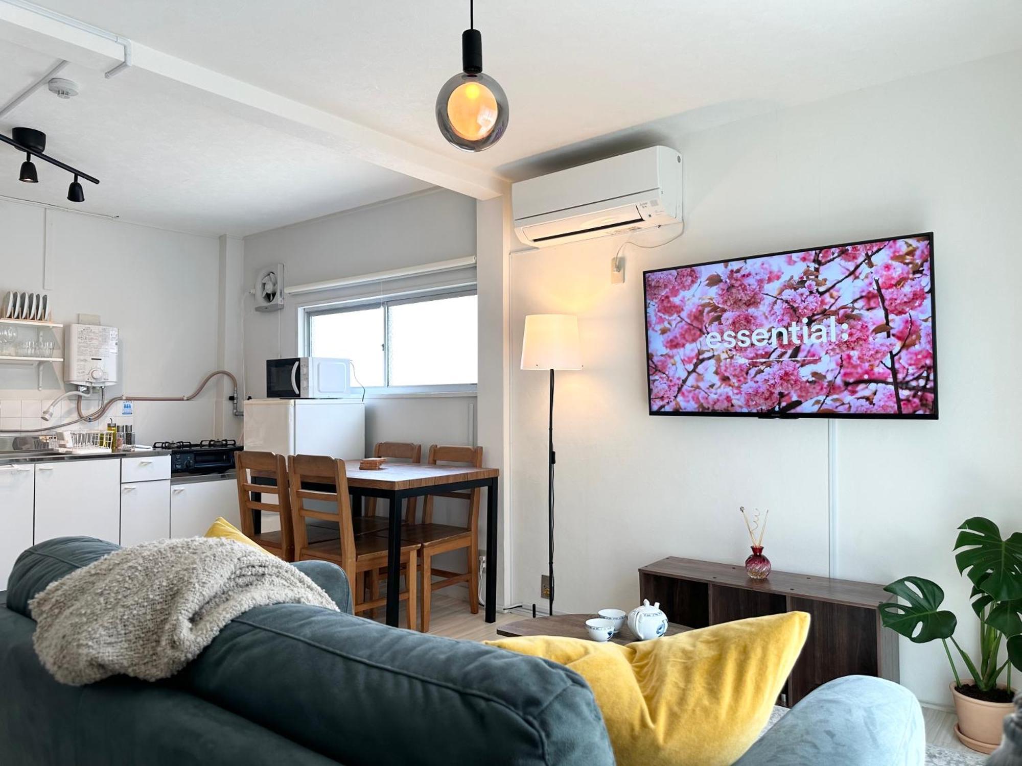 Apartment 15 To Umeda, Kyobashi. Queen Bed. Pets Allowed