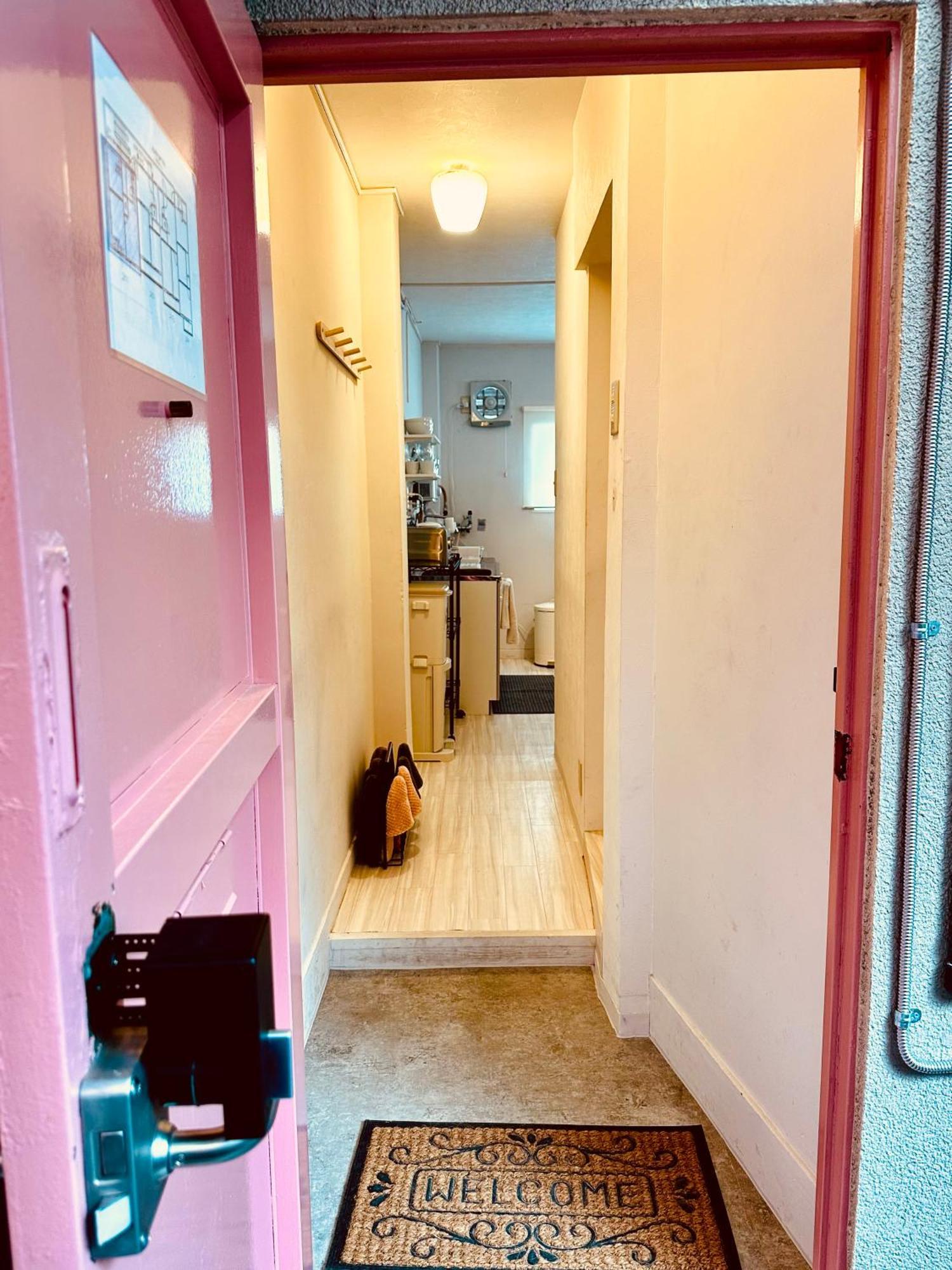 Apartment 15 To Umeda, Kyobashi. Queen Bed. Pets Allowed