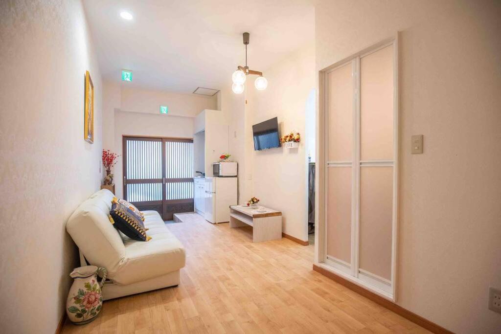 机场直达黑门市场1分钟公寓3房一厅2厕所2浴室 Apartamento Osaka