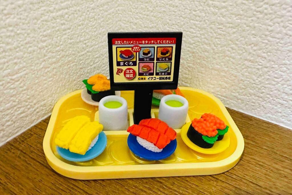 303黒門市場すぐ30秒!道頓堀まで徒歩8分!でんでんタウン徒歩3分!通天閣徒歩9分!観光に最高! Apartment *