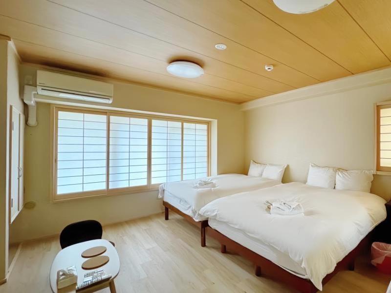 3 Minutes On Foot From Dotonbori East Entrance 5 Minutes On Foot From Shinsaibashi Area Traditional Japanese-style Apartment Osaka