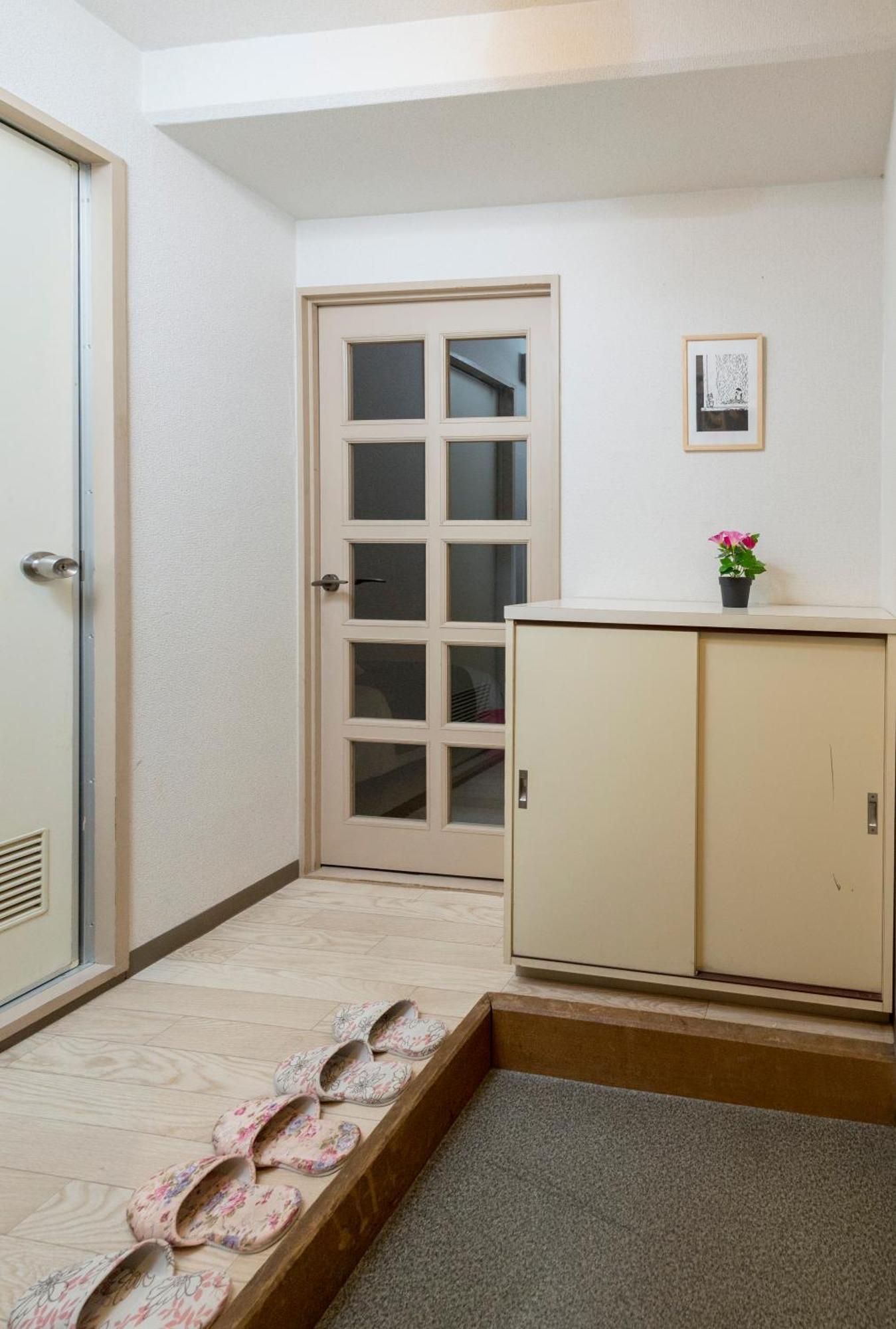 3 Minutes On Foot From Dotonbori East Entrance 5 Minutes On Foot From Shinsaibashi Area Traditional Japanese-style *