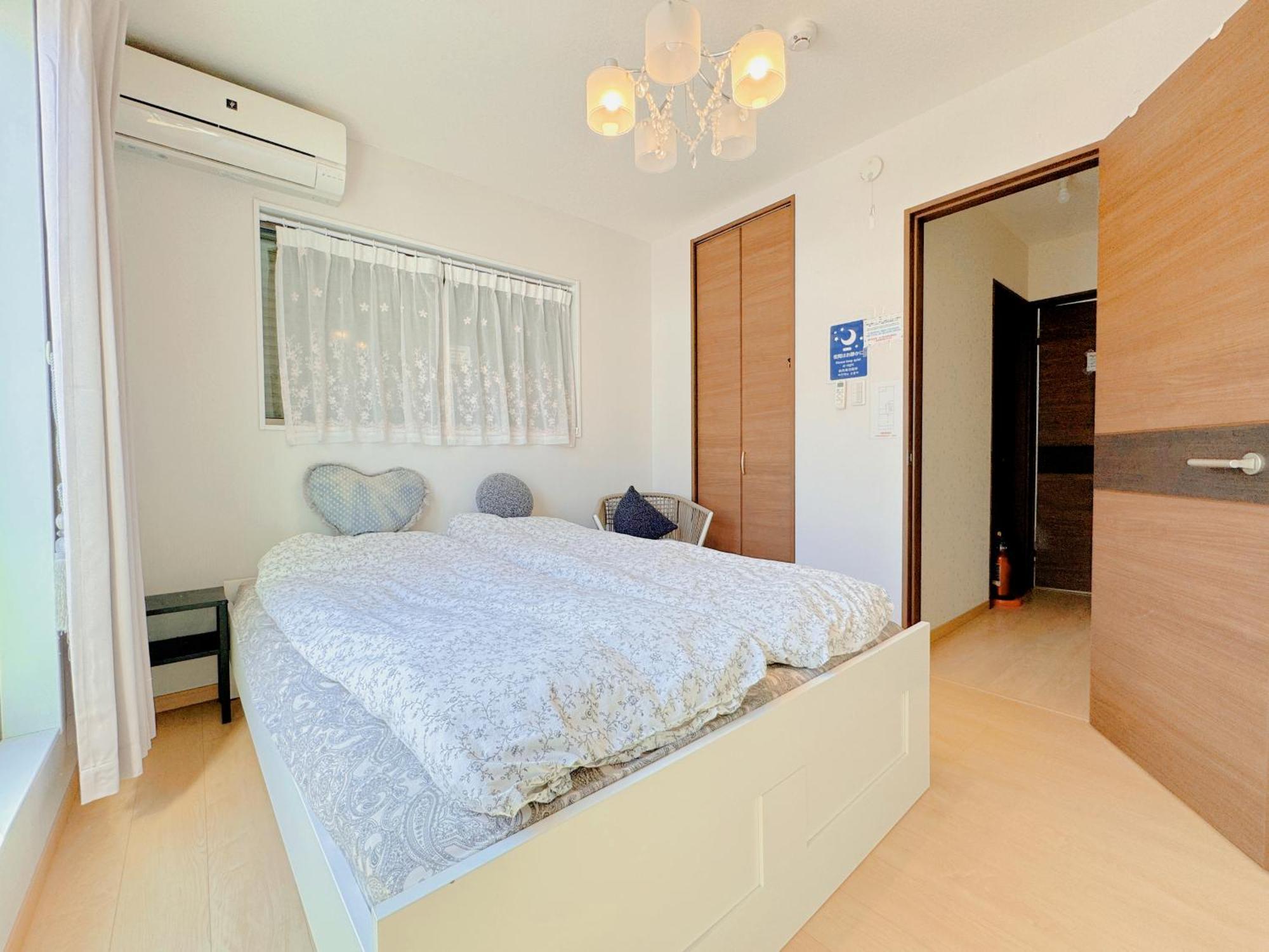 Villa 中央区独栋三室2卫一厅小楼供您使用，双地铁，车站徒步6分钟。满足您吃住行游购娱的各项选择