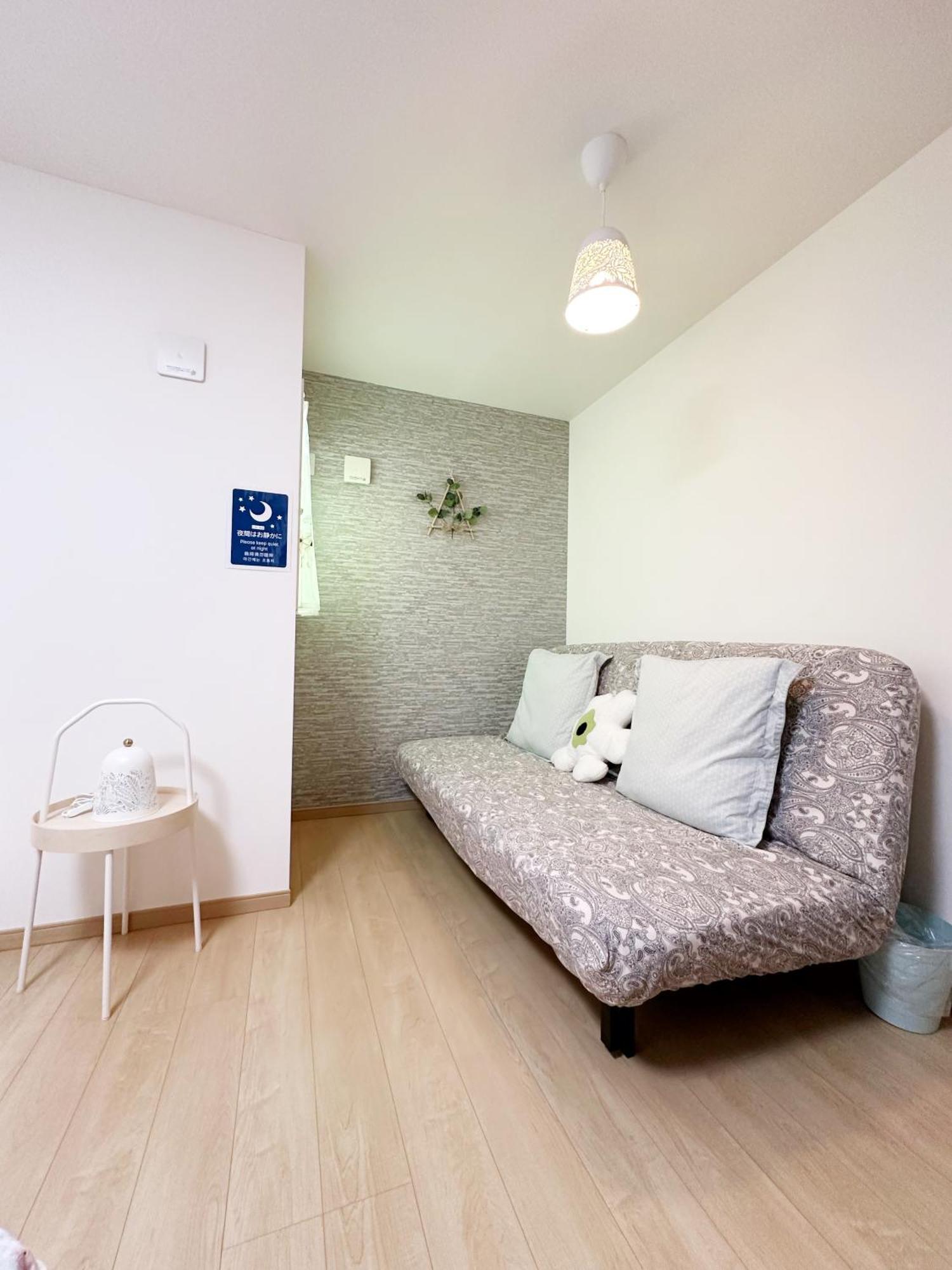 Villa 中央区独栋三室2卫一厅小楼供您使用，双地铁，车站徒步6分钟。满足您吃住行游购娱的各项选择 *