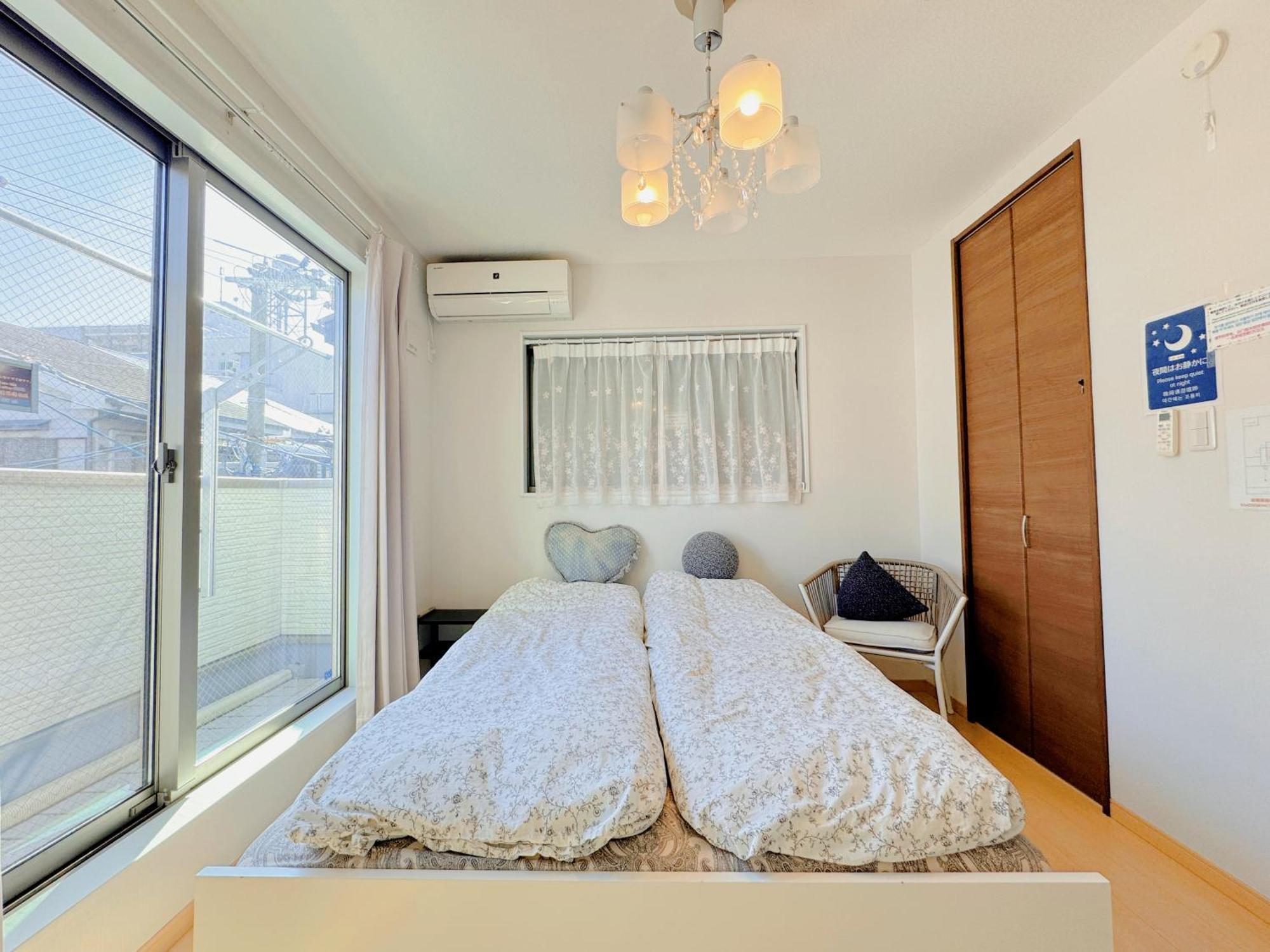 Villa 中央区独栋三室2卫一厅小楼供您使用，双地铁，车站徒步6分钟。满足您吃住行游购娱的各项选择 *