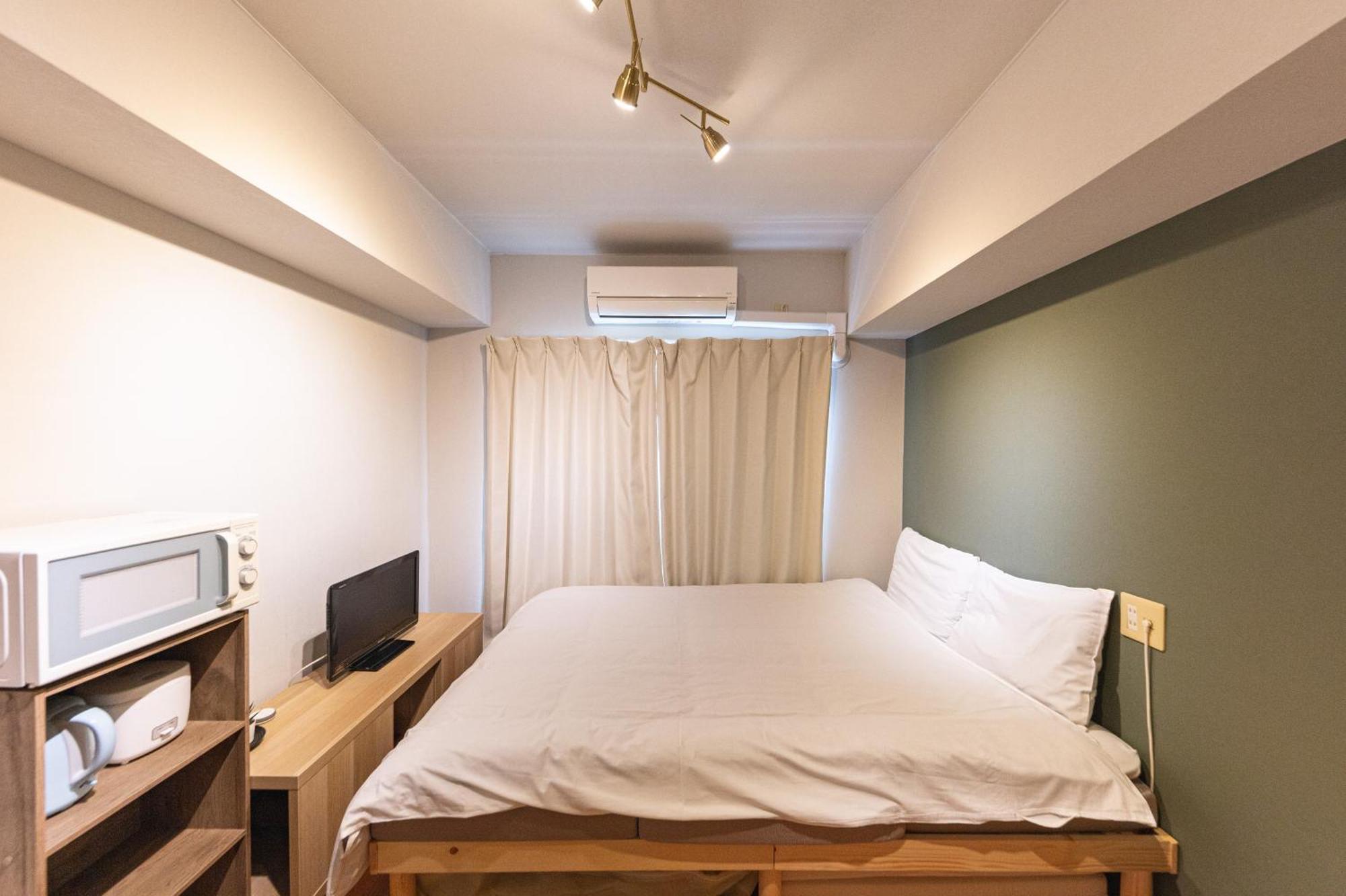 702 道頓堀側のお部屋 中心地へのアクセス抜群 ダブルベッド1台 お布団1枚 Apartment *
