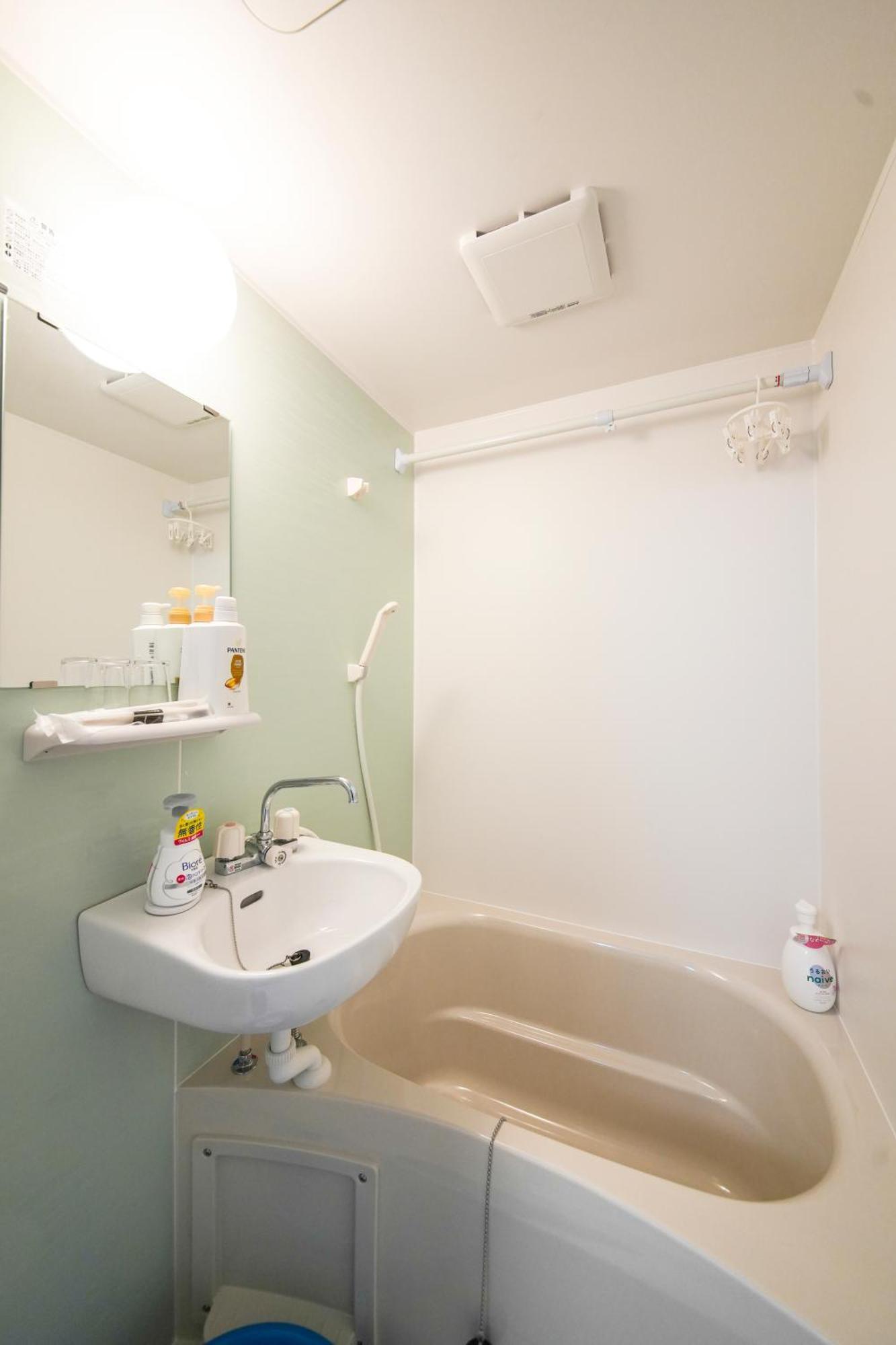 Blue House I大阪青の舍 I床品只使用一次 I步行8分钟内4站可达 Apartment Osaka