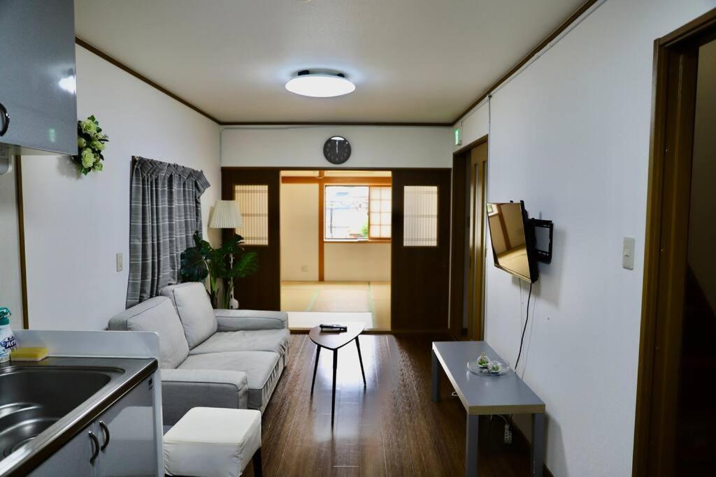 Villa 난바 도톤보리 7분,주차장있는 침대방 3개 다다미방 1개 단독주택,최대12명,지하철역 4분 Osaka