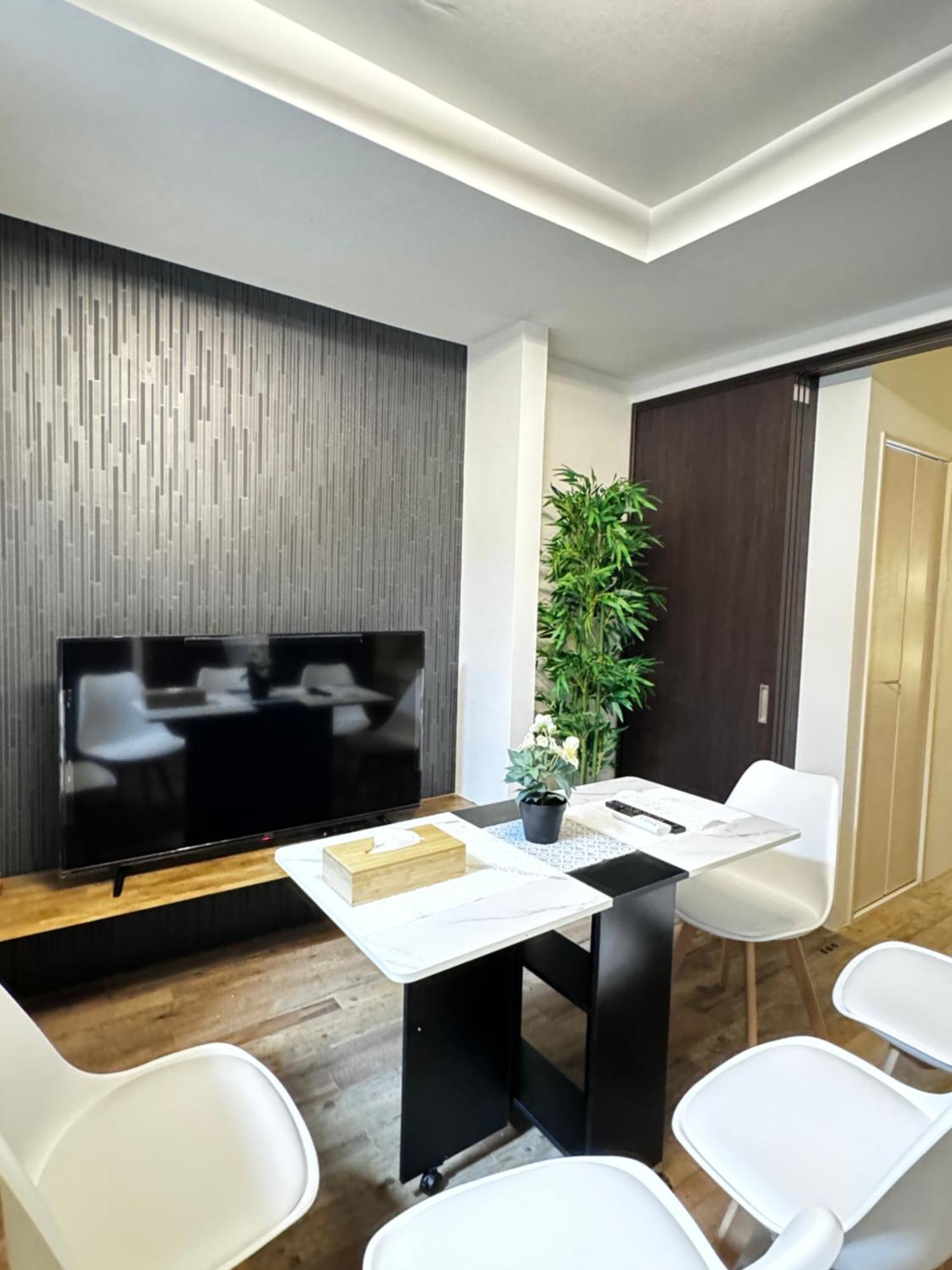 Official Trhouses 和御 玖鶴 15 Minutes To Shinsaibashi, Kuromon Market And Namba * Osaka
