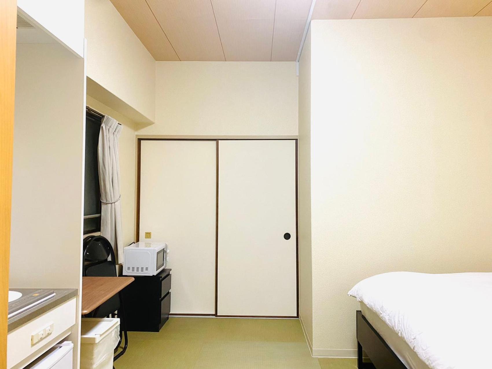 3 Minutes On Foot From Dotonbori East Entrance 5 Minutes On Foot From Shinsaibashi Area Traditional Japanese-style Apartment *