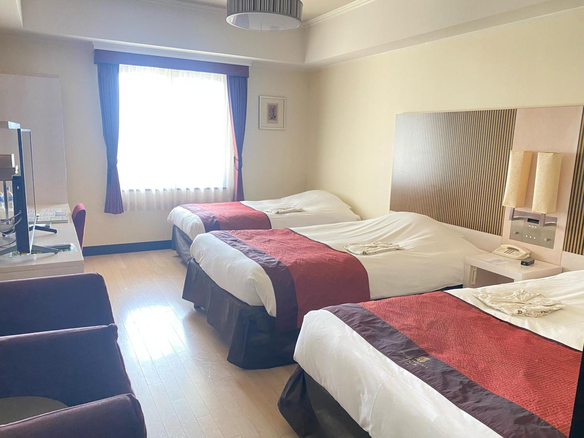 Monterey La Soeur Hotel 4*