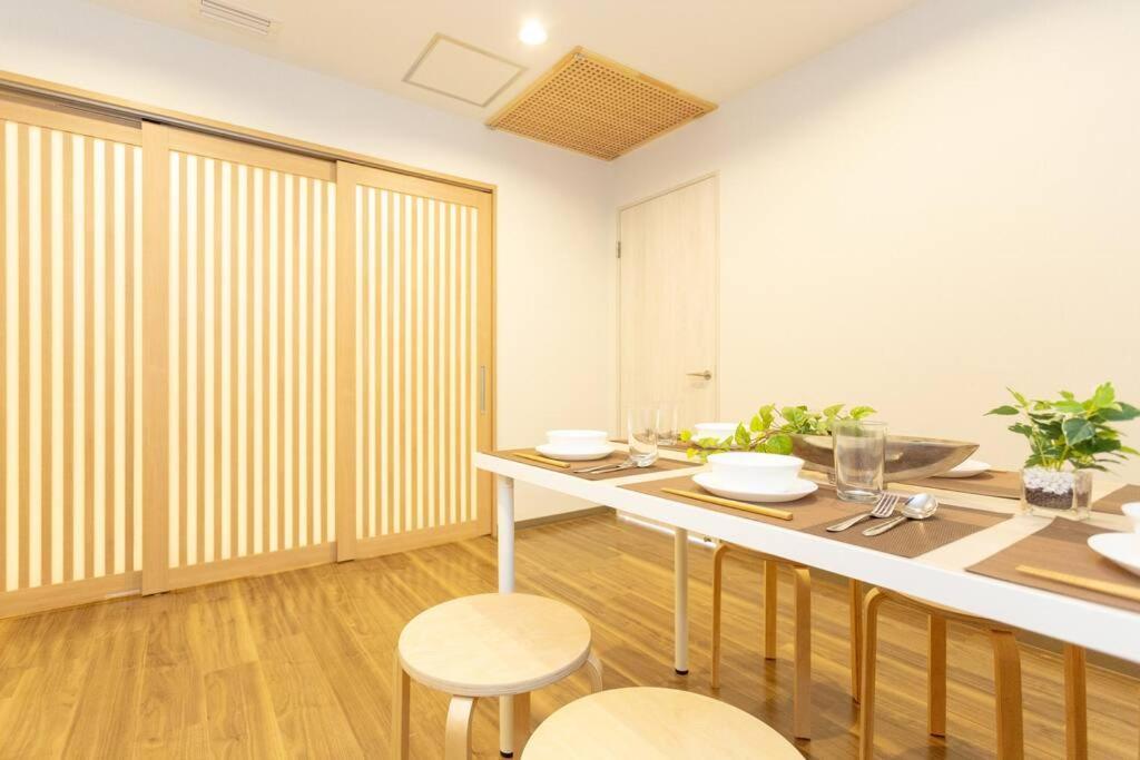 Apartment 楽宿黒門市場301 *