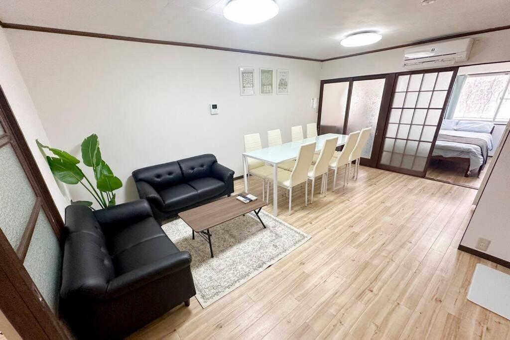 大正 Guest House! Usjと心斎橋へアクセス抜群!京セラドーム近くの大正駅徒歩5分!12人宿泊可能!一軒家貸切! Villa