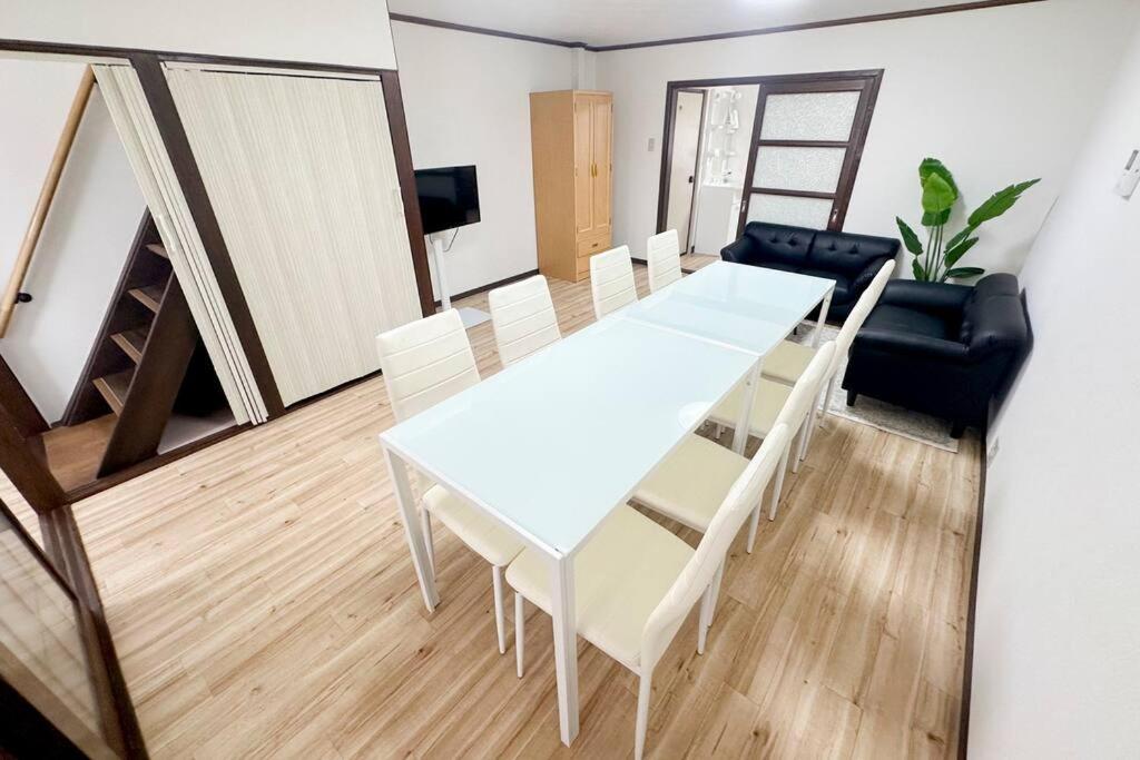 Villa 大正 Guest House! Usjと心斎橋へアクセス抜群!京セラドーム近くの大正駅徒歩5分!12人宿泊可能!一軒家貸切! *