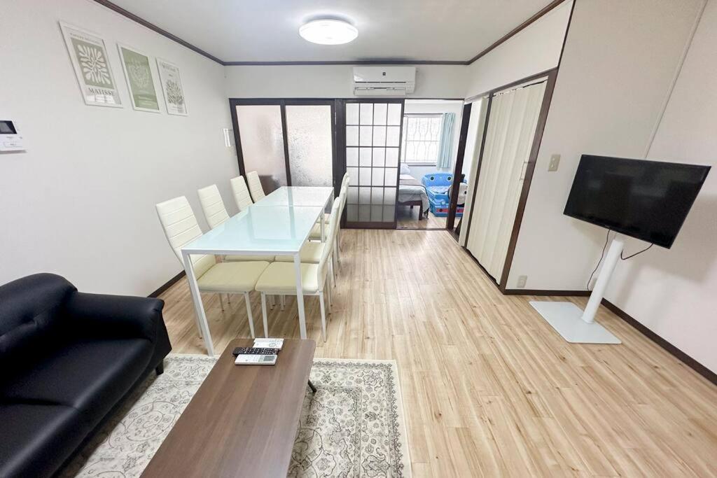 大正 Guest House! Usjと心斎橋へアクセス抜群!京セラドーム近くの大正駅徒歩5分!12人宿泊可能!一軒家貸切! Villa