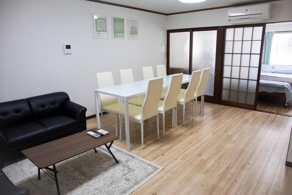 大正 Guest House! Usjと心斎橋へアクセス抜群!京セラドーム近くの大正駅徒歩5分!12人宿泊可能!一軒家貸切!