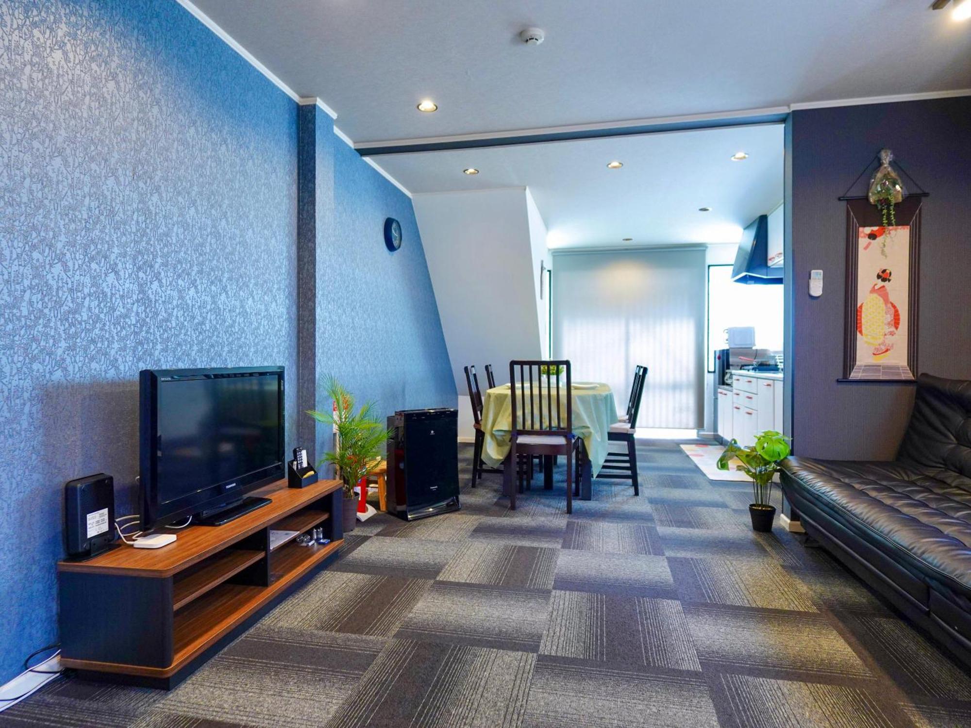 F House 青い海 *