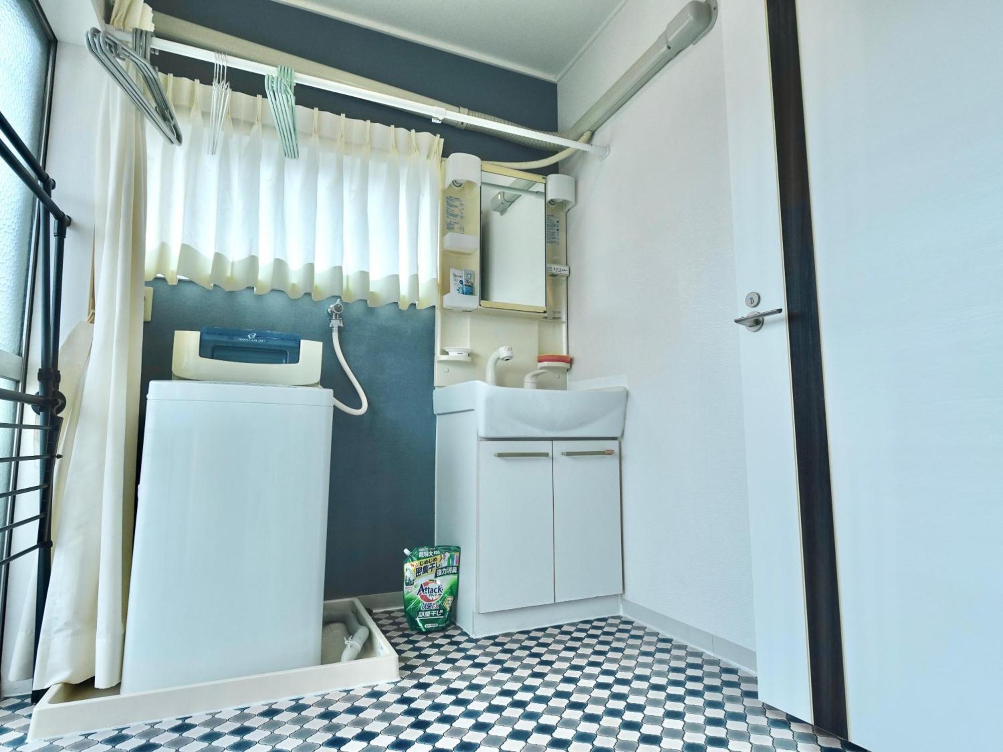 F House 青い海 * Osaka