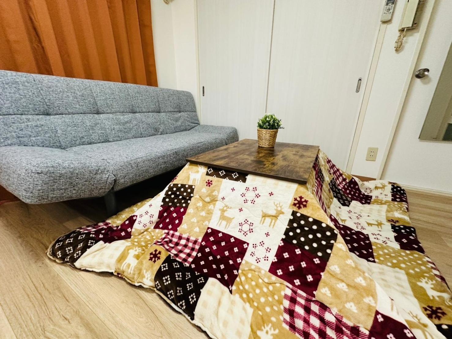 Apartment 303黒門市場すぐ30秒!道頓堀まで徒歩8分!でんでんタウン徒歩3分!通天閣徒歩9分!観光に最高! *