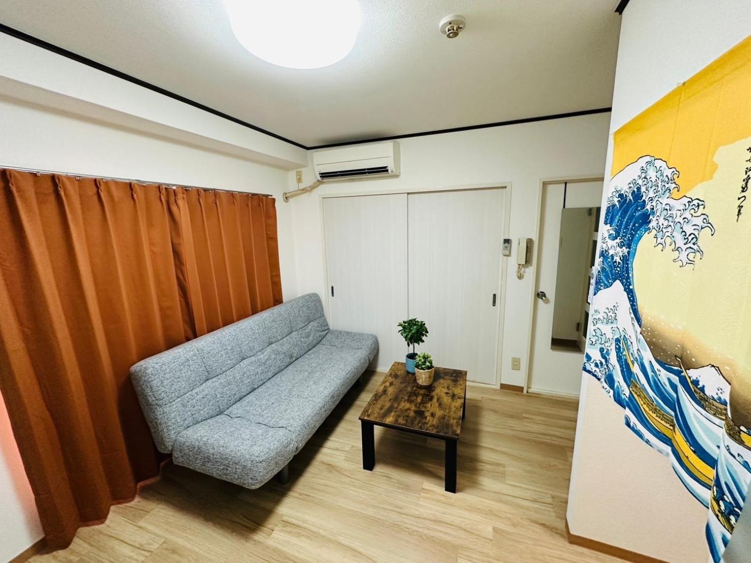 303黒門市場すぐ30秒!道頓堀まで徒歩8分!でんでんタウン徒歩3分!通天閣徒歩9分!観光に最高! *