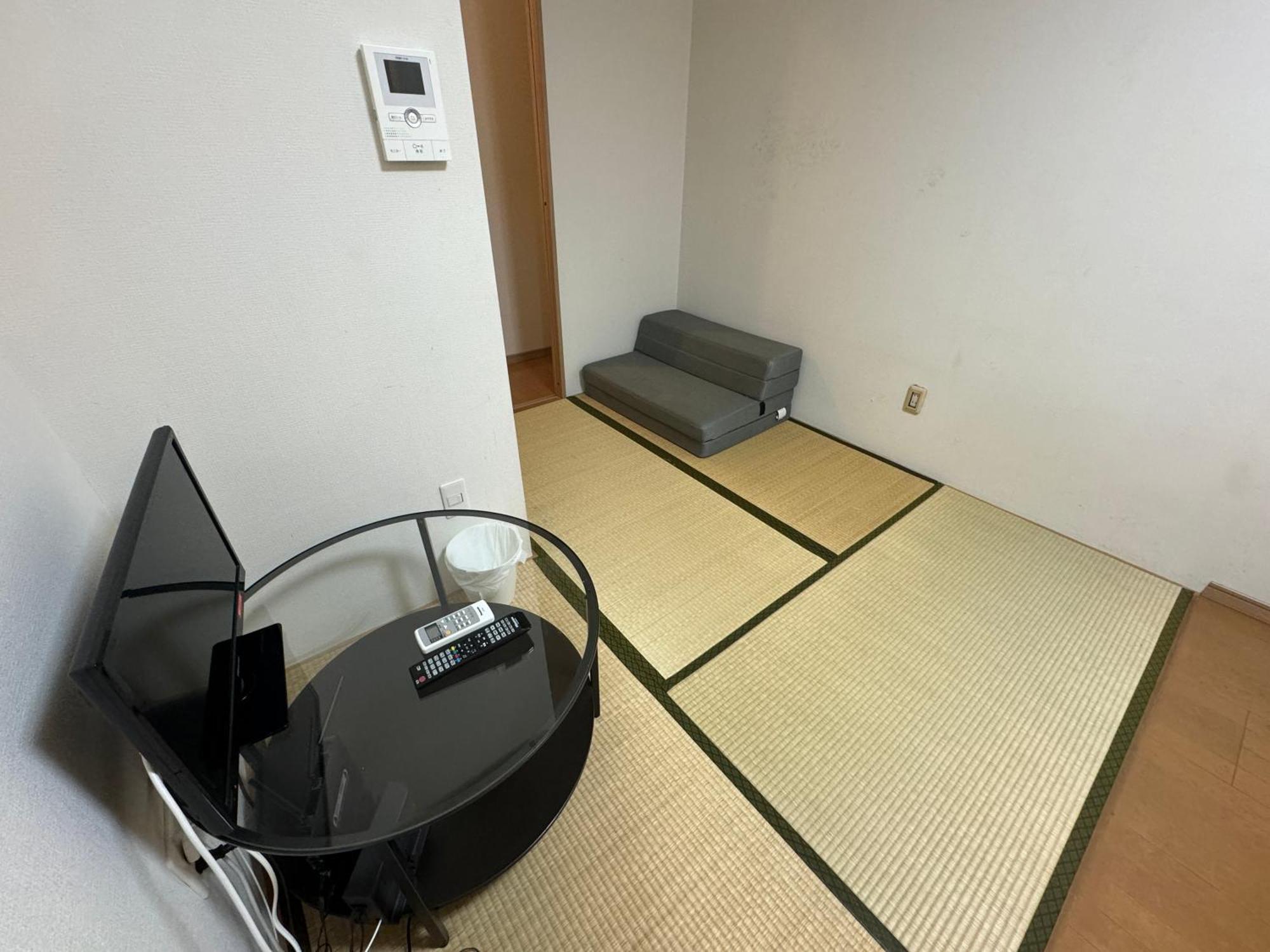 Apartment Ex2 Higashimikuni Hous