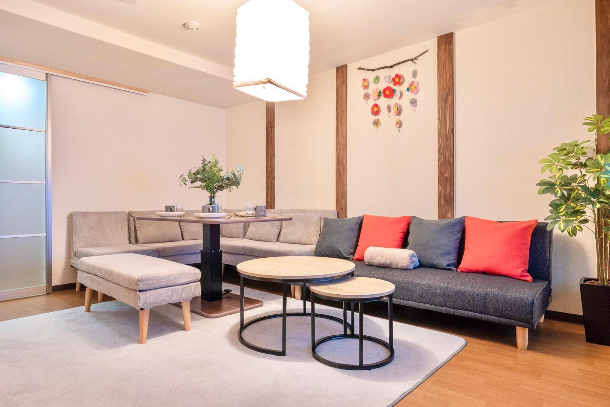 Apartment Kizuna 絆 - 5 Bedding In 2 Tatami Rooms, Max 11, 1 And A Half Bath Rooms, 30min To Usj, Kaiyukan Aquarium & Namba, 12min To Kyocera Dome, , Japanese Style Private House