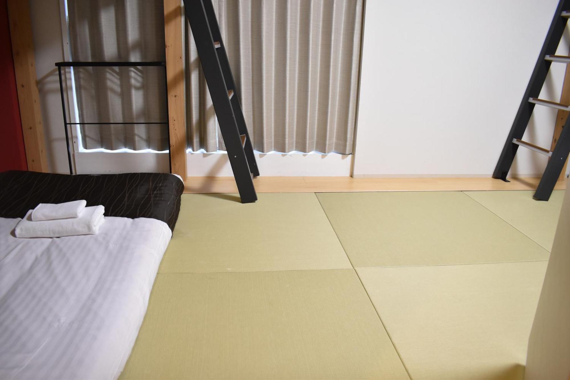 Shinsaibashi House Guest house