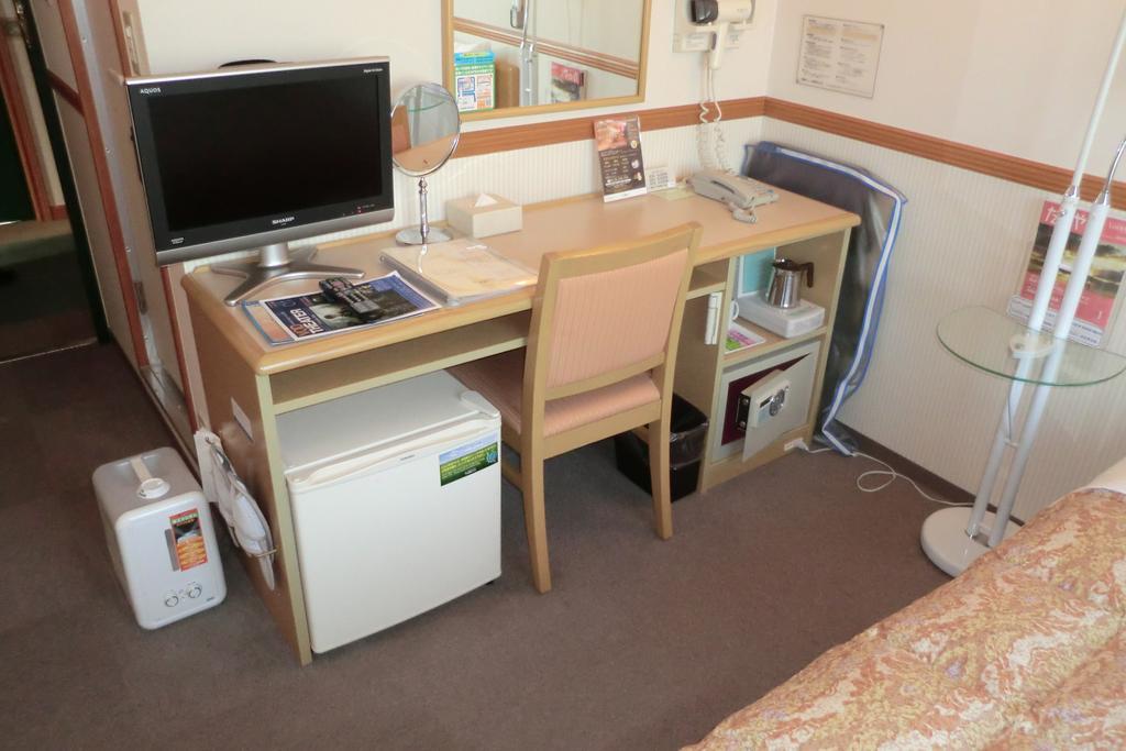 Toyoko Shin-osaka-eki Higashi-guchi 3* Osaka