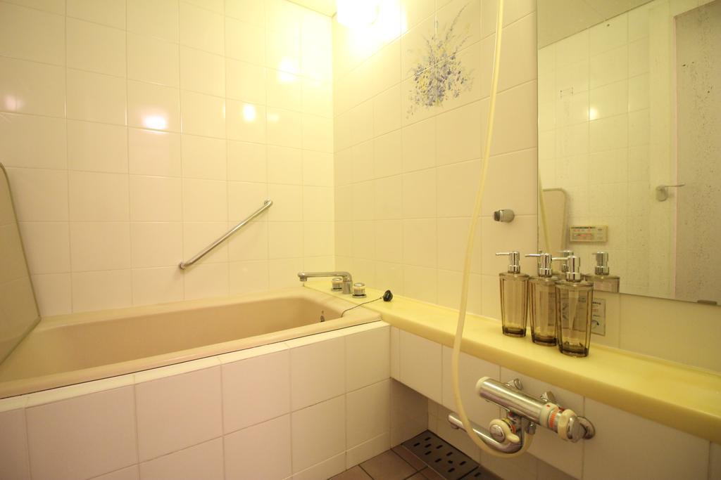 Grace Nagahori Apartment *
