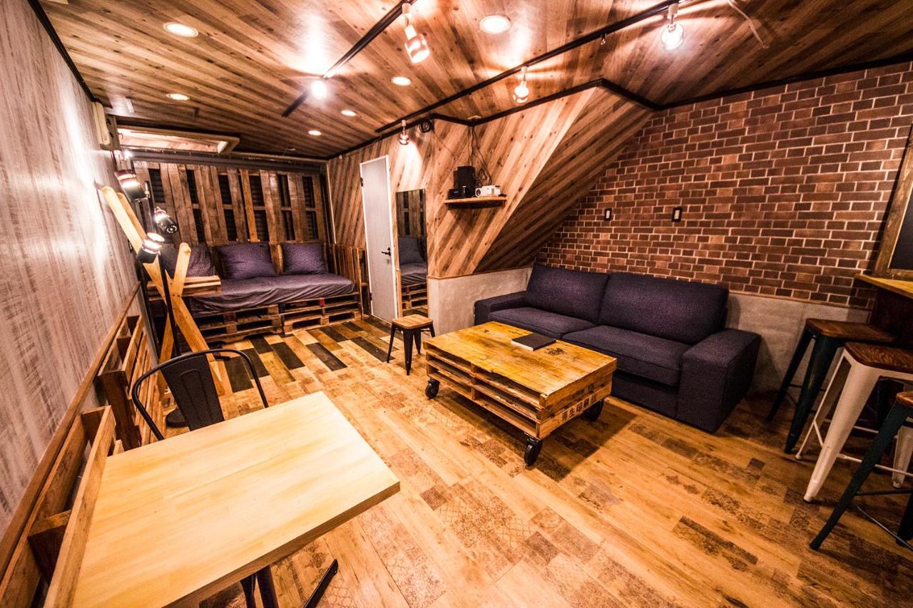 Cafe House *