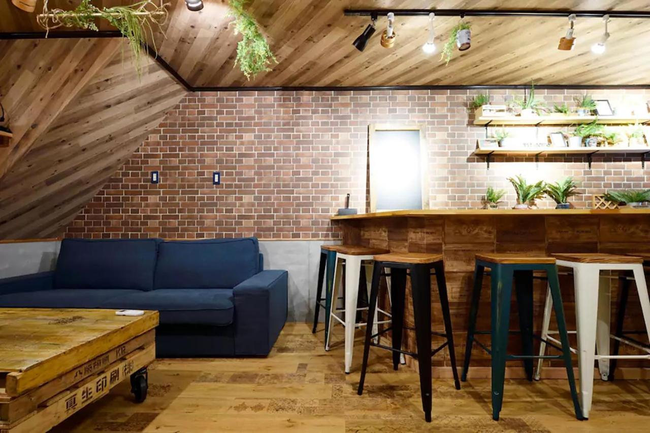 Cafe House *
