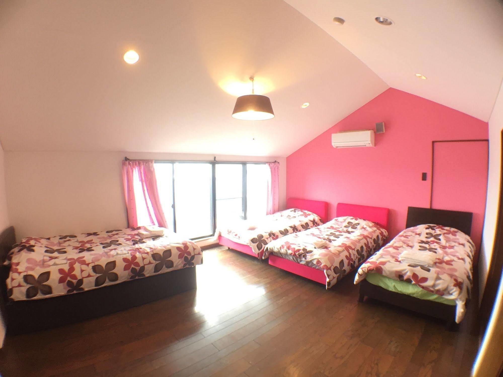 Bourgeois - Women Only Hotel