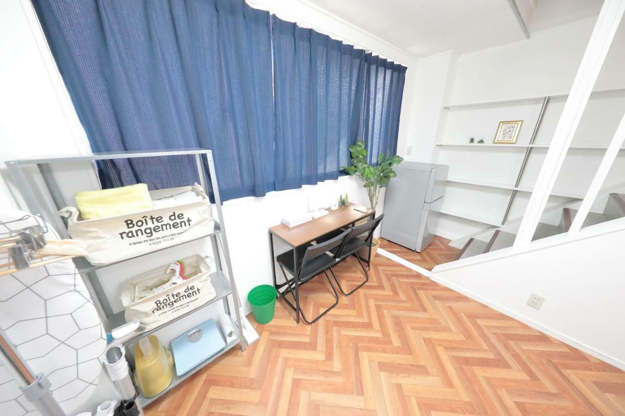 Vivid Zebra House Apartment Osaka