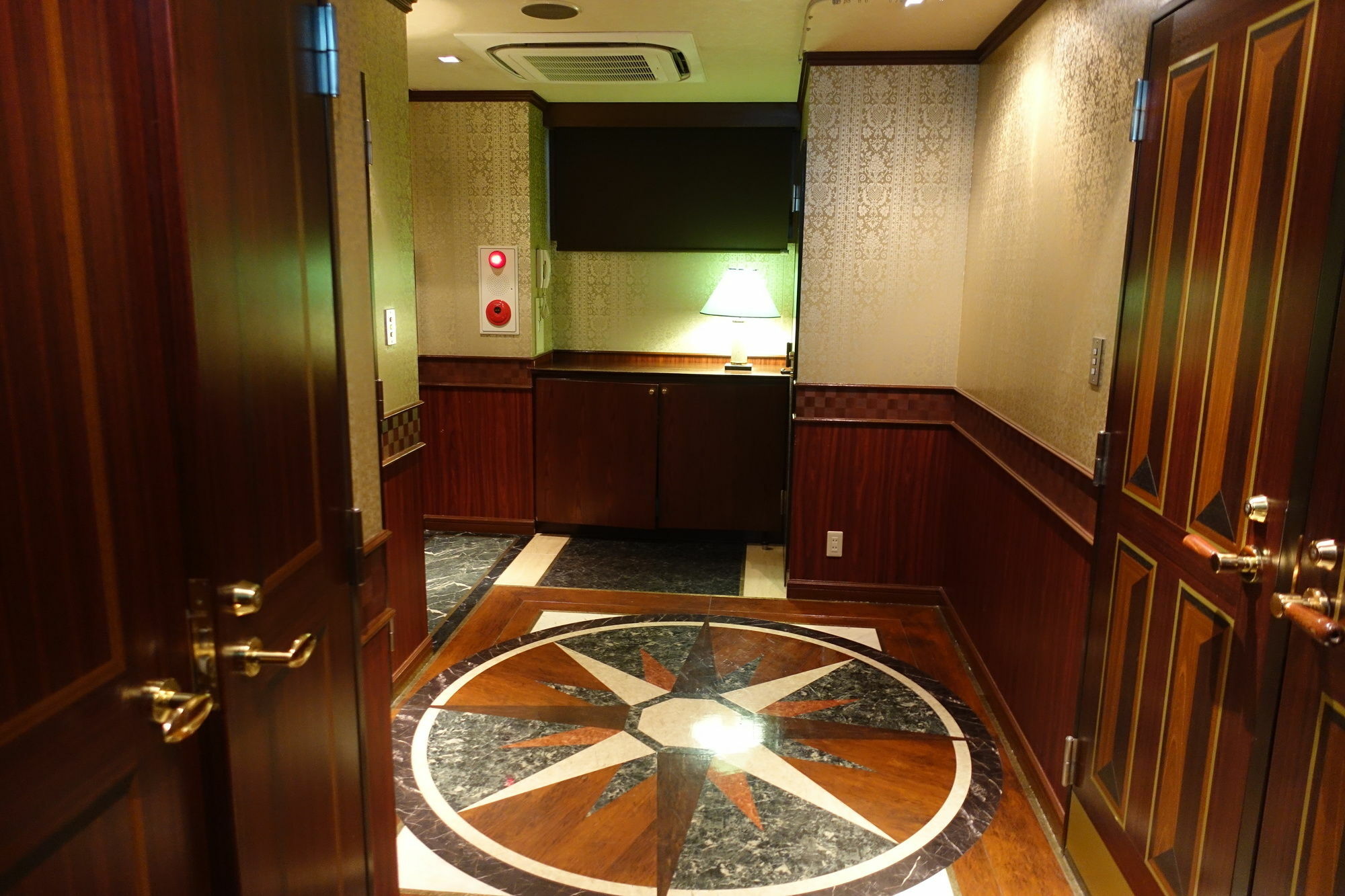 Hotel Salle De Bain (Adults Only)