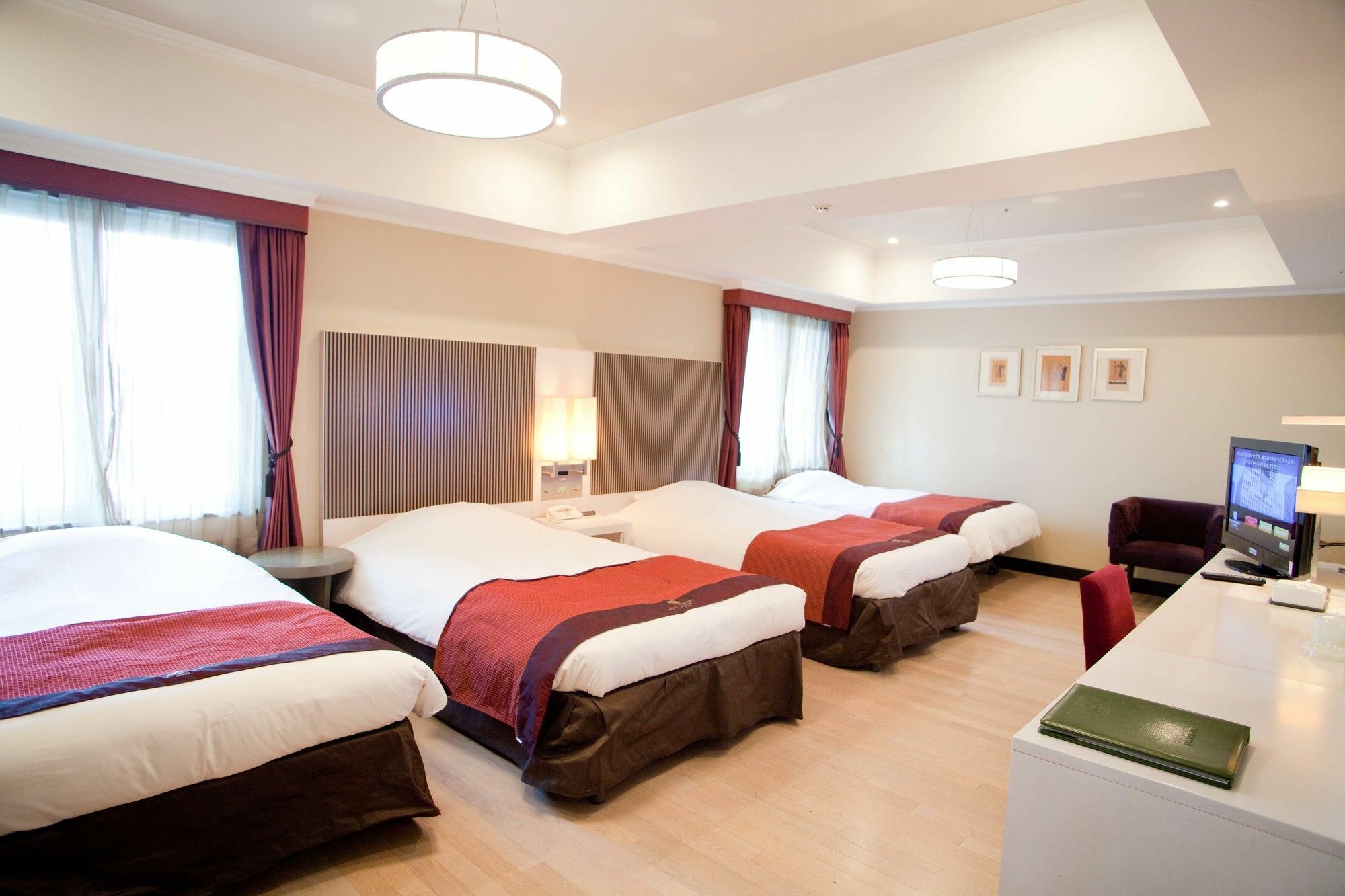 Monterey La Soeur Hotel 4*