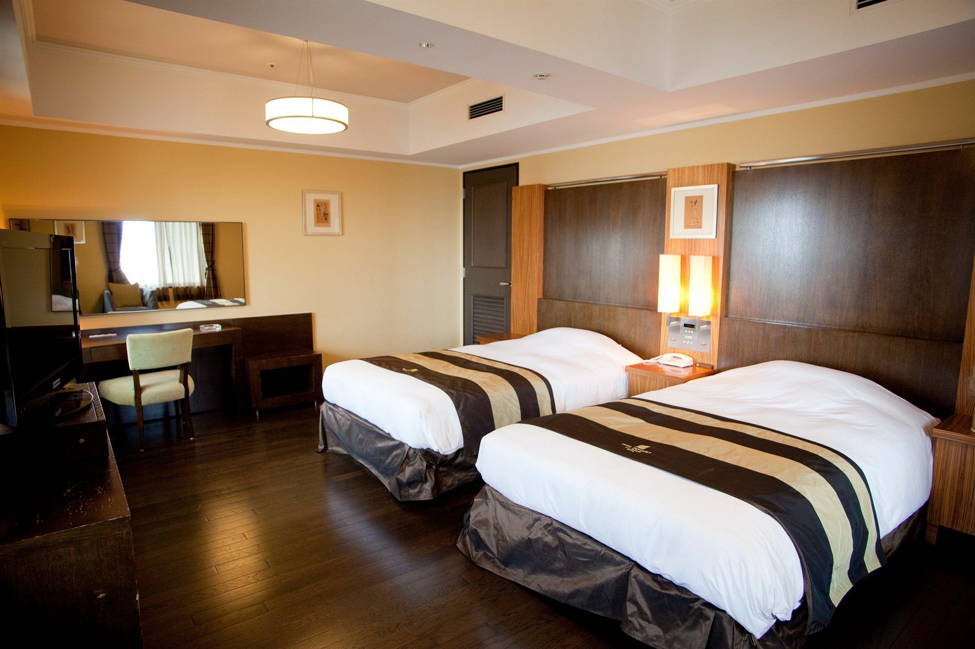 Monterey La Soeur Hotel 4*