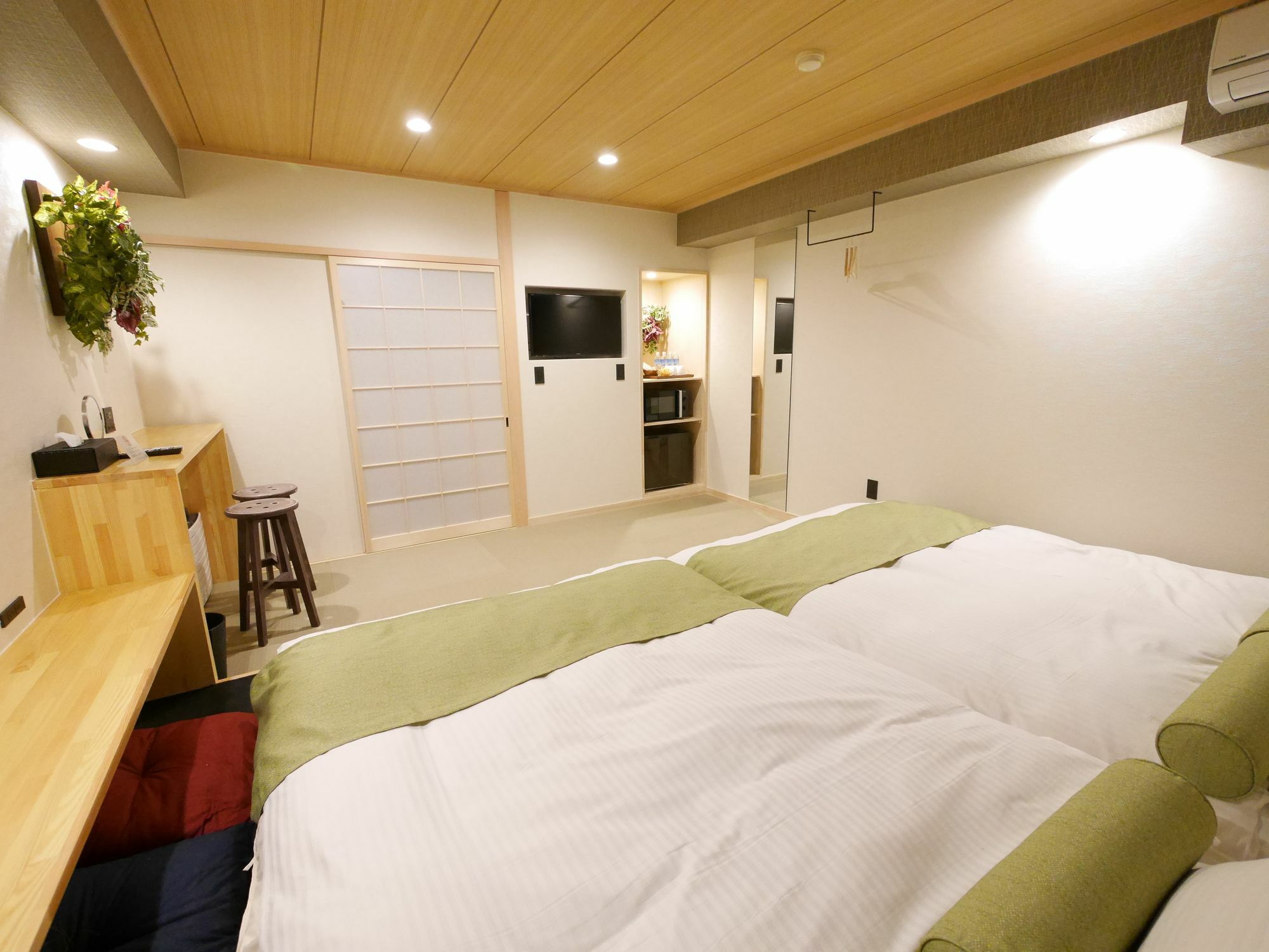 Ookini Shinsaibashi Sennencho Apartment