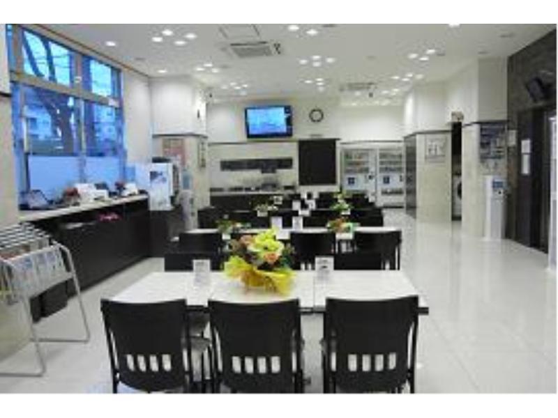 Toyoko Shin-osaka-eki Higashi-guchi Osaka