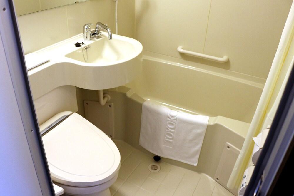 Toyoko Shin-osaka Higashi-mikuni Ekimae Hotel 3*