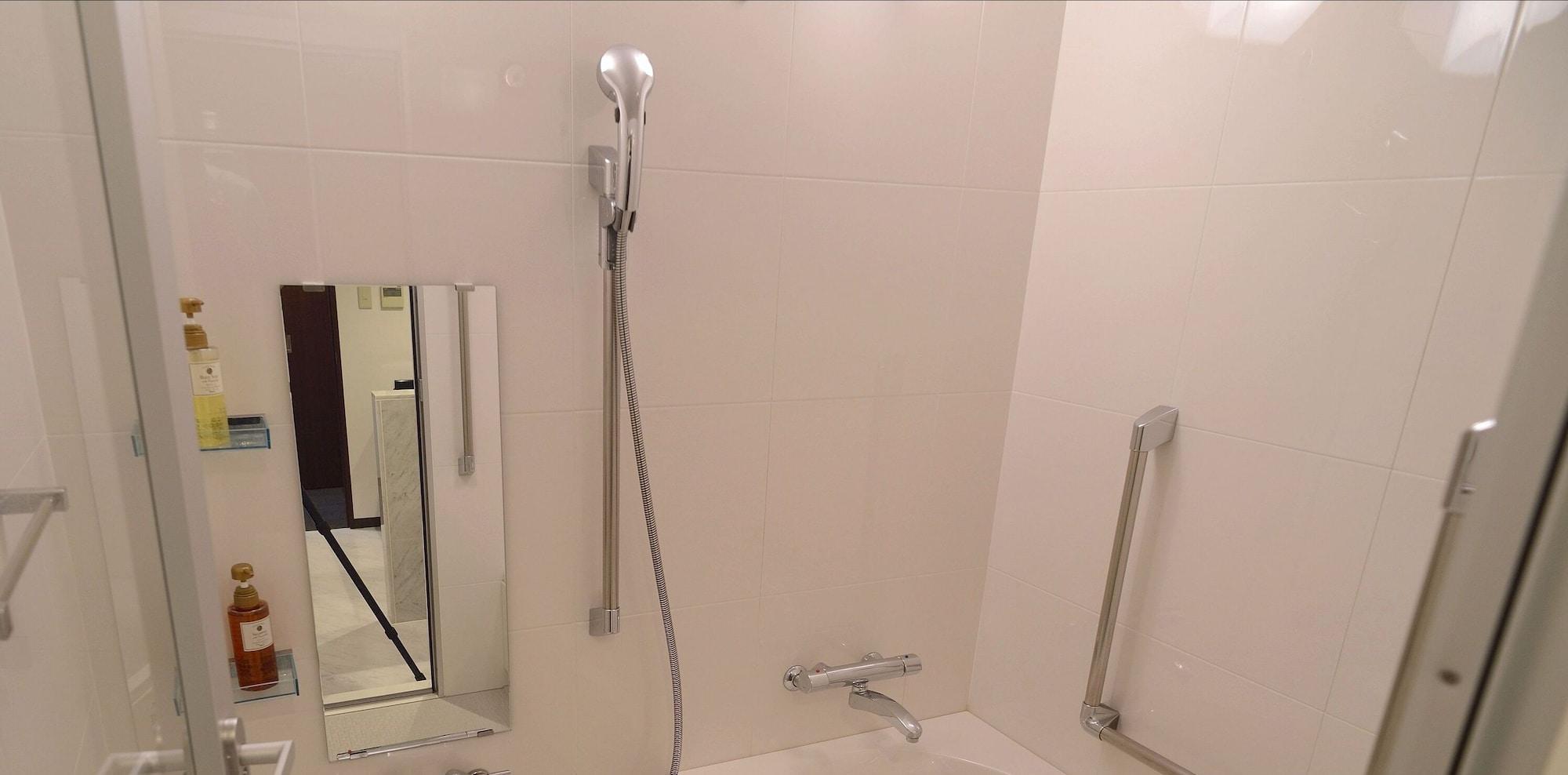 Natural Hot Spring Midosuji Hotel 2*