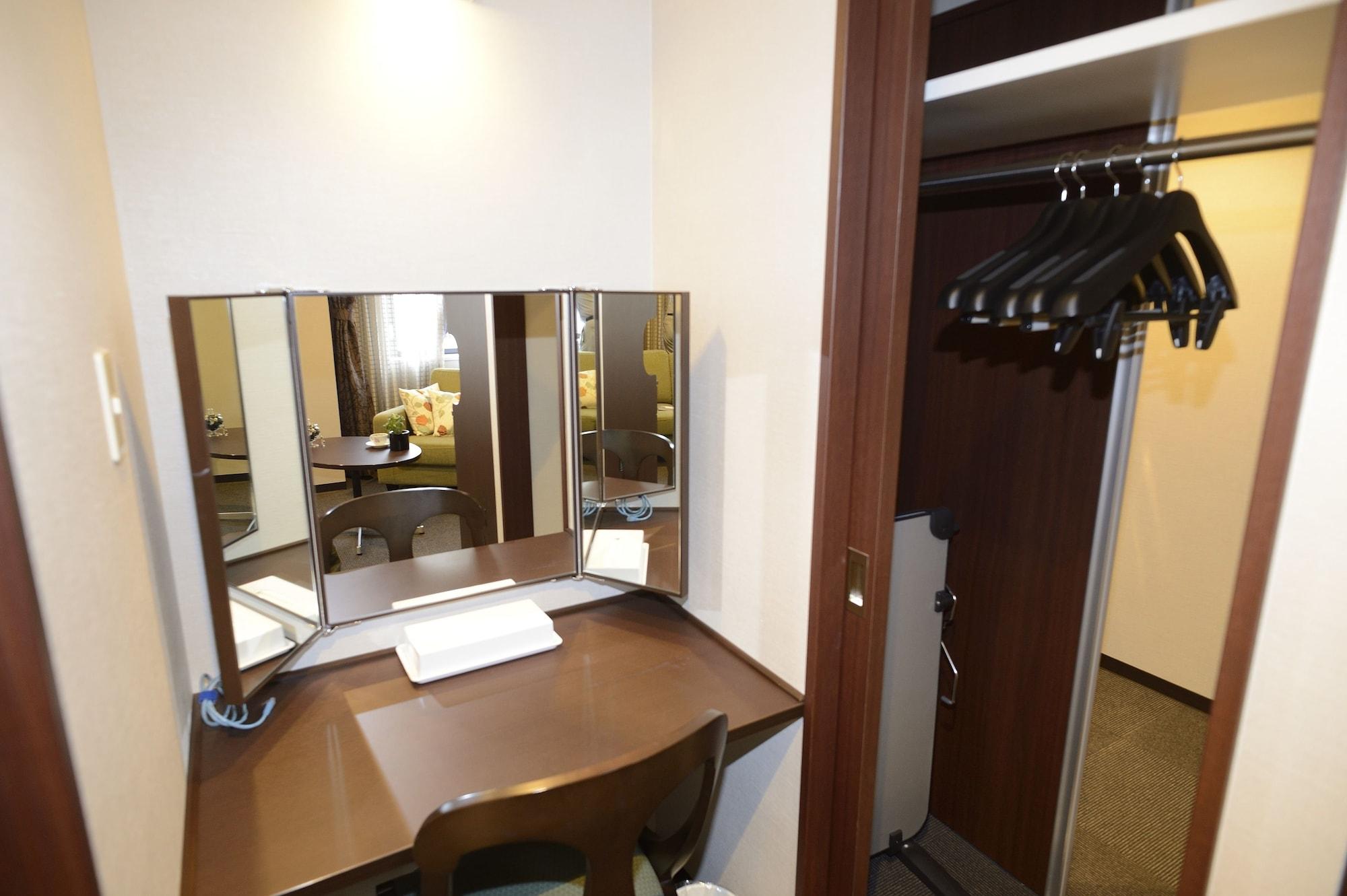 Natural Hot Spring Midosuji Hotel 2*