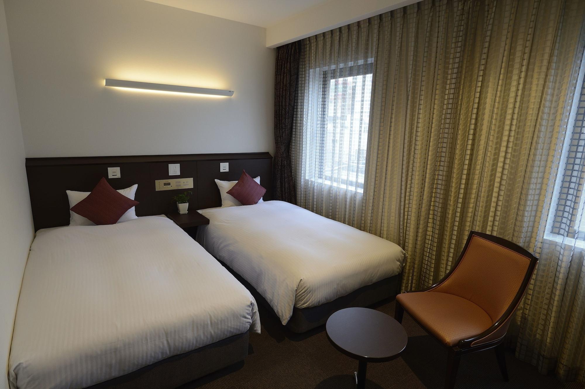 Natural Hot Spring Midosuji Hotel 2*