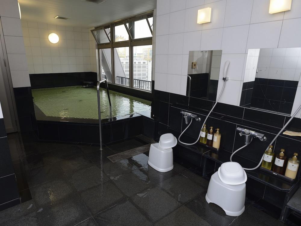 Natural Hot Spring Midosuji Hotel 2*